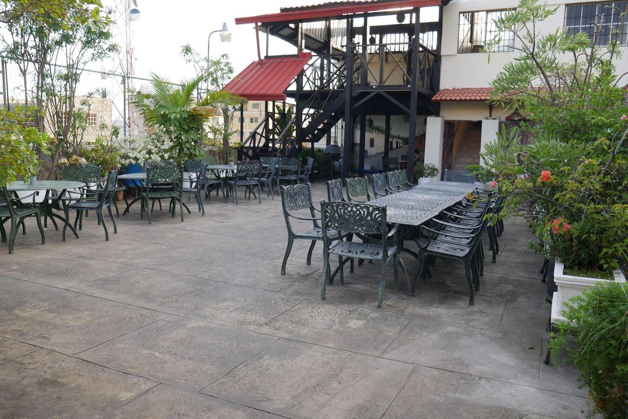 Hotel Luis V ซานโตโดมิงโก ภายนอก รูปภาพ